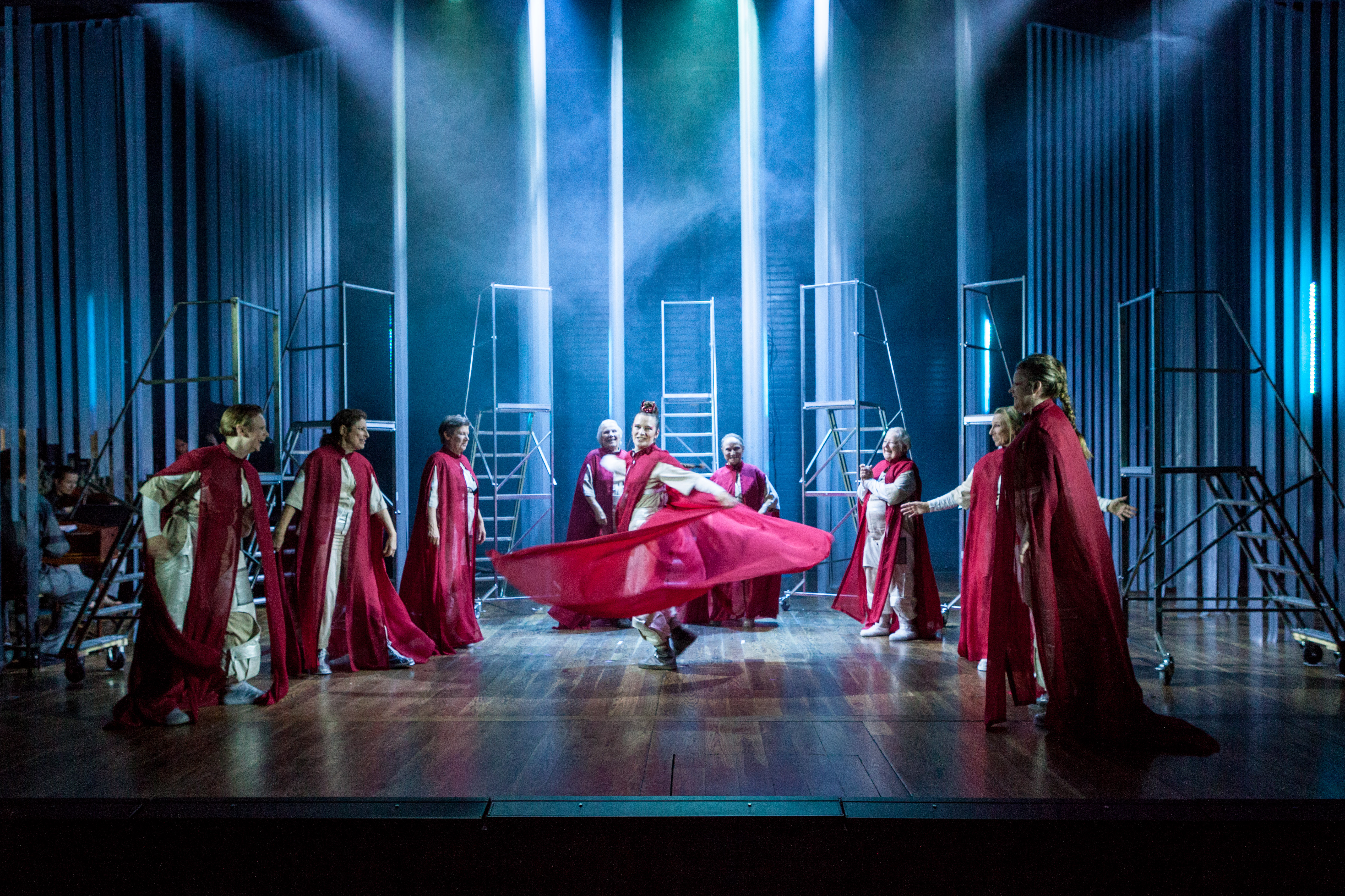 Amasonerna Drottning Press HR-4